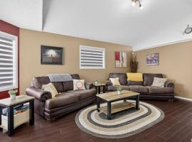 5 Themed Bedrooms 2 Living Rooms King Suite Stony Plain, khách sạn ở Stony Plain