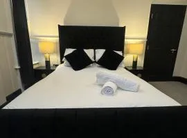 Queens room