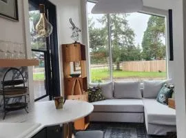 The Roost at Hidden Owl Farmstead - Luxury 1 Bdrm Cottage near Wineries and Lake