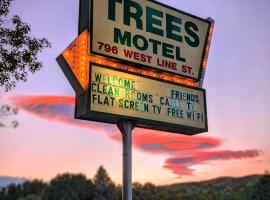 Trees Motel, hotel u gradu Bišop