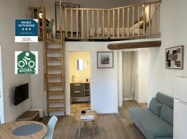 Appart cosy 52m2 Mezzanine Local à vélo à 300m du Canal du Midi Capestang, Hotel in Capestang