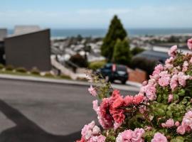 Maple Views - Charming Home with Coastal Views, hotel di Ulverstone