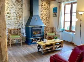 Cozy house, centre bourg, 2 suites, cheminée