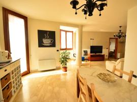 Carevisa Domus appartamento in centro a Pietravairano, khách sạn ở Pietravairano
