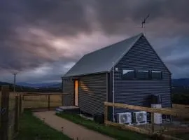 NEW Luxury Cabin with Scenic Views & Farm Charm