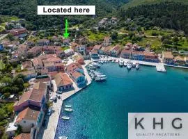 Two bedroom apartment and Open plan studio in central Fiskardo