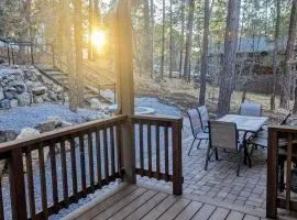 Relax & Recharge in Cozy Pinetop 2BR Retreat