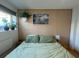 Sauna Haus pad Free sauna sleeps 5 great location: Brighton & Hove'da bir otel