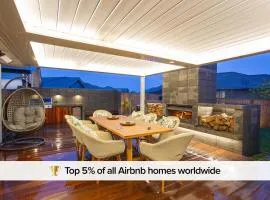 Luxury Spa, Outdoor Fireplace & Games Room - Sleeps 10, 18 mins from CHC Airport