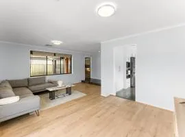 Inviting 5 Bedroom Home -Warm, Cosy & Spacious