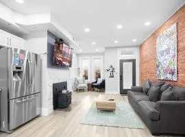 Impeccable Capitol Hill Apartment Free parking Pass