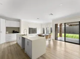 Brand New 4BR retreat - Stylish and Spacious