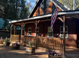 Old West Cabin at Lassen Volcanic National Park, hotel a Shingletown