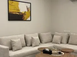 شقة ماستر بدخول ذاتي ذكي غرفة نوم و صالة و مطبخ