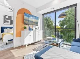 Luxury 1BD Gym Rooftop Street Parking by DT UMN
