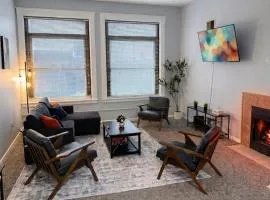 Downtown 2BR Gem - Sleeps 8 - near CSU & Stadiums