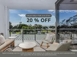 Coastal Haven Ocean Views on Marine Parade