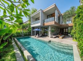 Chiama Sun - Rice Field Views Pool Retreat with Outdoor Lounge, Hotel in Dalung