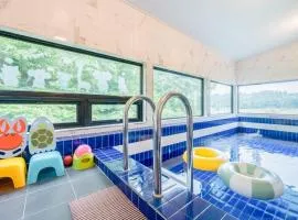 Taean Yoyo Kids Poolvilla