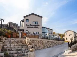 Gyeongju La Familia Pool Villa