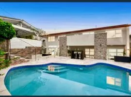 Luxury Home Water Views Forest & Middle Harbour