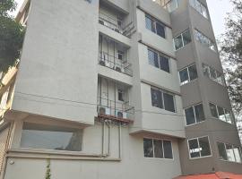 Hotel Vivank, хотел в Колхапур