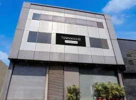 Super Townhouse MIDC Andheri Formerly Royal international