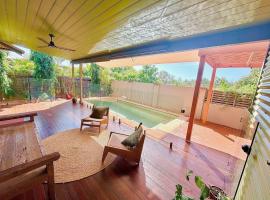 Warm, private, poolside retreat, khách sạn ở Cable Beach