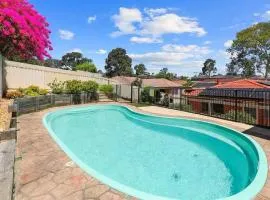 Relaxing Poolside House Escape3B