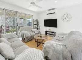 Family Holiday Vibe House in Dakabin