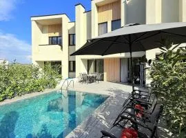 London Pool Luxury Villa
