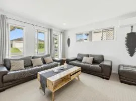 Stylish Cosy Retreat in North Lakes w all Air-Con