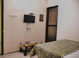 Hotel GK Lodging & Boarding, hotel em Khāpri