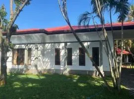 Villa Amaara - 5 Bedrooms, large pool, exclusive private property in Kalutara North - 100 metres from beach - Pro-rata Rates