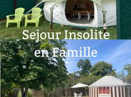 Séjour insolite en Familles, Yourte & Tente Lotus duo, hotell i Les Pégués
