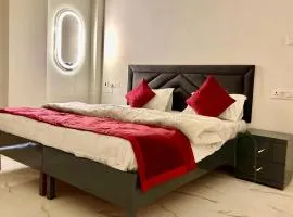 Hotel Divine