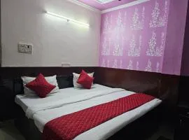 Hotel Deurali Deluxe --02 Minutes Walk Nizamuddin Railway Station