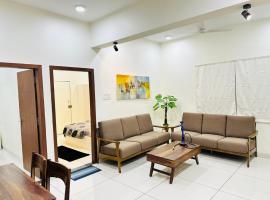LaBelle Haven Aesthetic Cozy 2BHK For Family and Couples: Indore şehrinde bir otel