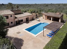 Can Pere Xine - piscina, BBQ, terraza y wifi, Hotel in Santanyi