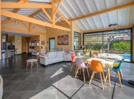 Villa with private pool on the shores of Lake Leon