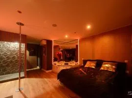 Shiny Cloud Love Room