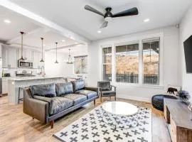 Three-level mountain townhouse with W&D & central AC - dogs OK