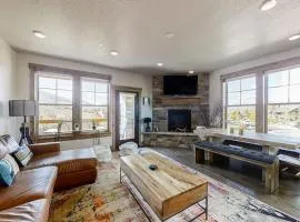 Brand-New Chic Condo - Minutes to Gondola Downtown & Jordanelle Reservoir