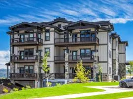 Brand-new top floor condo near Park City with water & mtn views fireplace W&D