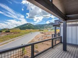Brand-new top floor condo near Park City with water & mtn views fireplace W&D