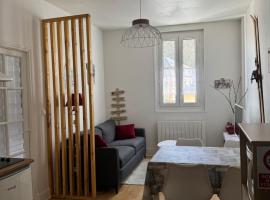 Appartement en plein centre ville、コトレのホテル