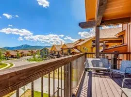 Stunning dog-friendly mountain condo with hot tub gas grill & AC