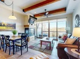Dog-friendly Newpark townhome with private hot tub washer & dryer & central AC