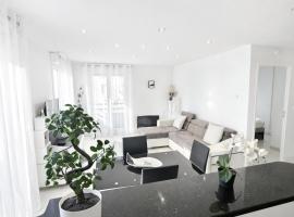 2 Mins from Train Station - Free Parking - Paris & DisneyLand - Lognes, Hotel in Lognes