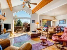 2-story duplex in great location with private balcony mountain views fireplace